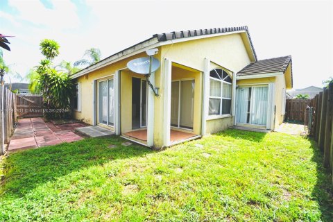 Villa ou maison à vendre à Miami, Floride: 3 chambres, 146.6 m2 № 1329691 - photo 2