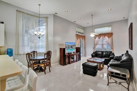 Casa en venta en Coral Springs, Florida, 5 dormitorios, 276.85 m2 № 1136169 - foto 8