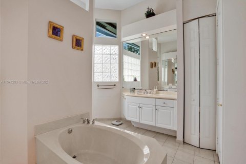 Villa ou maison à vendre à Coral Springs, Floride: 5 chambres, 276.85 m2 № 1136169 - photo 17