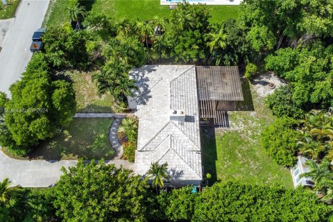 House in Biscayne Park, Florida 3 bedrooms, 131.83 sq.m. № 1232836 - photo 6