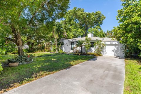 House in Biscayne Park, Florida 3 bedrooms, 131.83 sq.m. № 1232836 - photo 8