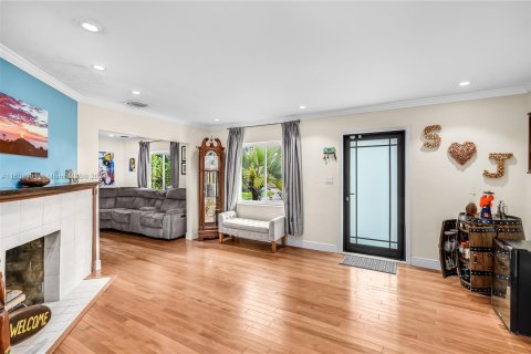 Casa en venta en Biscayne Park, Florida, 3 dormitorios, 131.83 m2 № 1232836 - foto 13