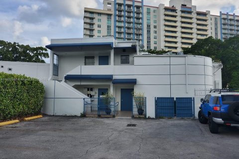 Propiedad comercial en venta en Miami, Florida № 672453 - foto 7