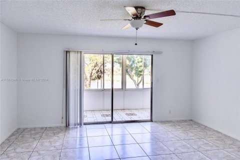 Condominio en venta en Coconut Creek, Florida, 1 dormitorio, 68.28 m2 № 1095279 - foto 16