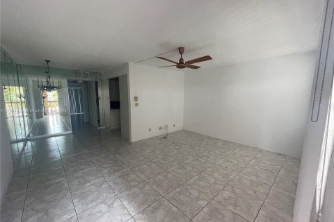 Condominio en venta en Coconut Creek, Florida, 1 dormitorio, 68.28 m2 № 1095279 - foto 5