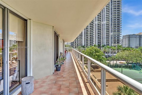 Condominio en venta en Aventura, Florida, 3 dormitorios, 212.75 m2 № 1187920 - foto 18