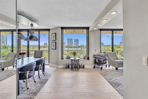 Condo in Aventura, Florida, 3 bedrooms  № 1187920 - photo 1