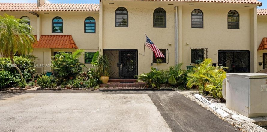 Townhouse in Miami Shores, Florida 2 bedrooms № 1141789