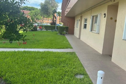 Condominio en venta en Tamarac, Florida, 2 dormitorios, 85.47 m2 № 1362565 - foto 18