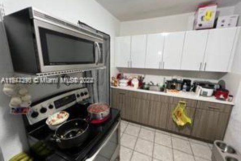 House in Miami, Florida 3 bedrooms, 81.94 sq.m. № 1402813 - photo 4