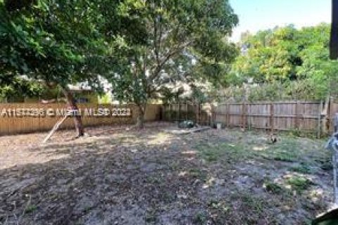 House in Miami, Florida 3 bedrooms, 81.94 sq.m. № 1402813 - photo 13