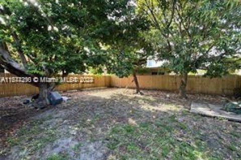 House in Miami, Florida 3 bedrooms, 81.94 sq.m. № 1402813 - photo 12