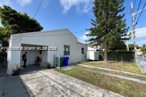 House in Miami, Florida 3 bedrooms, 81.94 sq.m. № 1402813 - photo 3