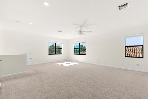 House in Lake Worth, Florida 4 bedrooms, 294.13 sq.m. № 1103405 - photo 23