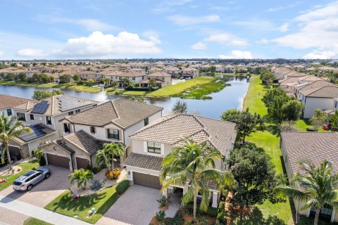 House in Lake Worth, Florida 4 bedrooms, 294.13 sq.m. № 1103405 - photo 19