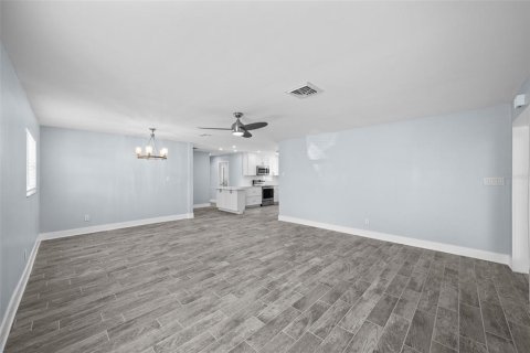 Casa en venta en Saint Petersburg, Florida, 3 dormitorios, 129.13 m2 № 1356411 - foto 3