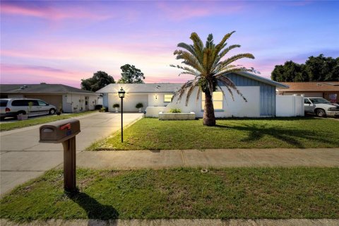 Casa en venta en Port Richey, Florida, 3 dormitorios, 113.25 m2 № 1356451 - foto 1