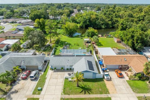 House in Port Richey, Florida 3 bedrooms, 113.25 sq.m. № 1356451 - photo 5