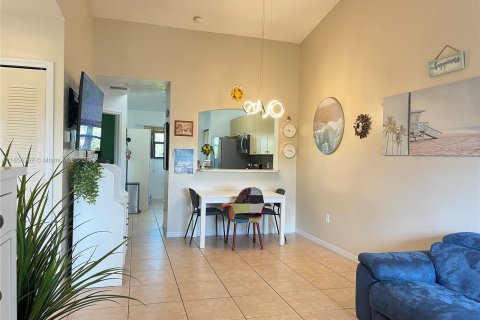 Condo in Cutler Bay, Florida, 2 bedrooms  № 1356654 - photo 2