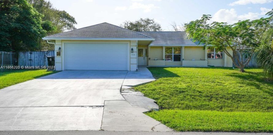 House in Port St. Lucie, Florida 3 bedrooms, 140.65 sq.m. № 1356657