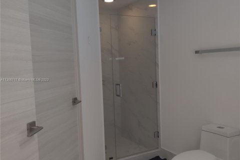 Copropriété à vendre à Miami, Floride: 2 chambres, 107.02 m2 № 411597 - photo 15