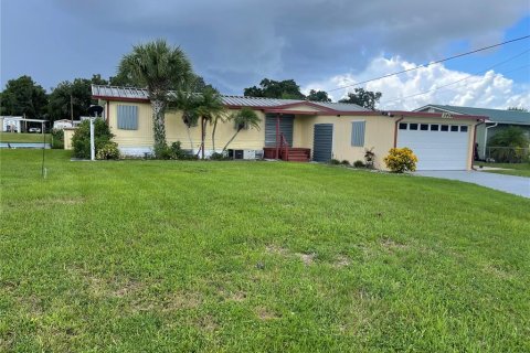 House in Okeechobee, Florida 2 bedrooms, 65.03 sq.m. № 1355563 - photo 1