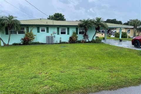 House in Okeechobee, Florida 3 bedrooms, 159.51 sq.m. № 1355564 - photo 1