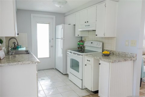 House in Port Richey, Florida 2 bedrooms, 92.9 sq.m. № 1349489 - photo 13