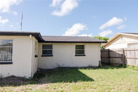 House in Port Richey, Florida 2 bedrooms, 92.9 sq.m. № 1349489 - photo 5