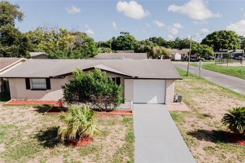 Casa en venta en Port Richey, Florida, 2 dormitorios, 92.9 m2 № 1349489 - foto 1