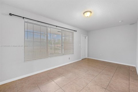 Apartamento en alquiler en Miami Springs, Florida, 1 dormitorio № 1348020 - foto 12