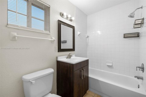 Apartamento en alquiler en Miami Springs, Florida, 1 dormitorio № 1348020 - foto 6