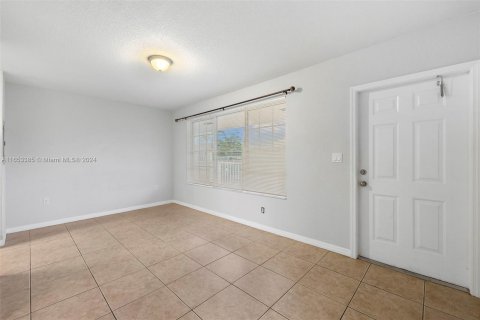 Apartamento en alquiler en Miami Springs, Florida, 1 dormitorio № 1348020 - foto 10