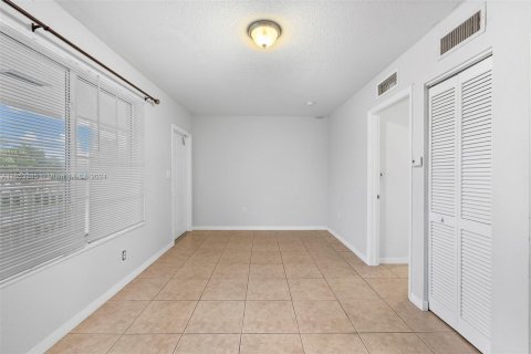 Apartamento en alquiler en Miami Springs, Florida, 1 dormitorio № 1348020 - foto 11