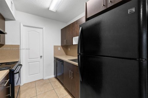 Apartment in Miami Springs, Florida 1 bedroom № 1348020 - photo 3