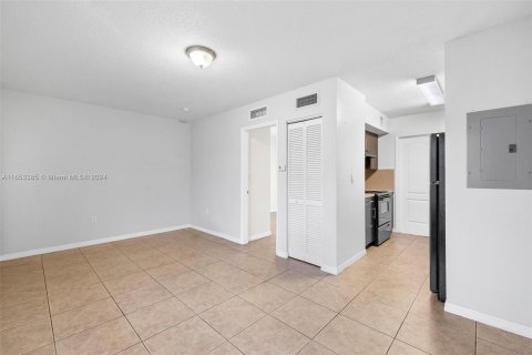 Apartamento en alquiler en Miami Springs, Florida, 1 dormitorio № 1348020 - foto 9