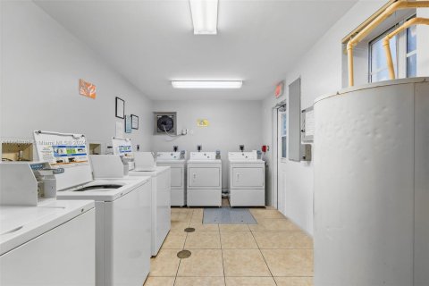 Apartamento en alquiler en Miami Springs, Florida, 1 dormitorio № 1348020 - foto 16