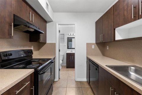 Apartment in Miami Springs, Florida 1 bedroom № 1348020 - photo 5