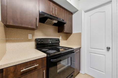 Apartment in Miami Springs, Florida 1 bedroom № 1348020 - photo 2