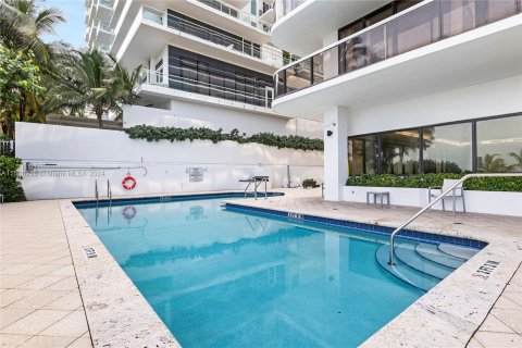 Condominio en venta en Surfside, Florida, 2 dormitorios, 108.7 m2 № 1167983 - foto 17