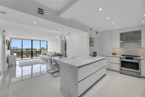 Copropriété à vendre à Surfside, Floride: 2 chambres, 108.7 m2 № 1167983 - photo 3