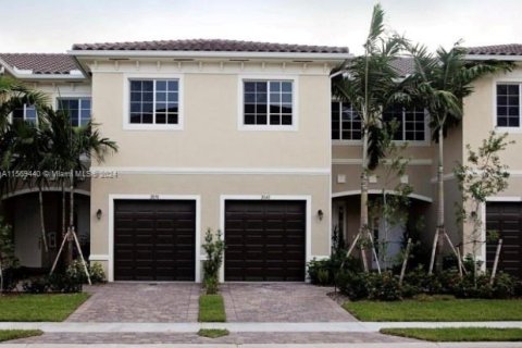 Adosado en venta en Miramar, Florida, 2 dormitorios, 114.55 m2 № 1384045 - foto 1