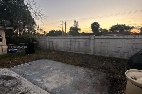 Terreno en venta en North Lauderdale, Florida № 1358510 - foto 3