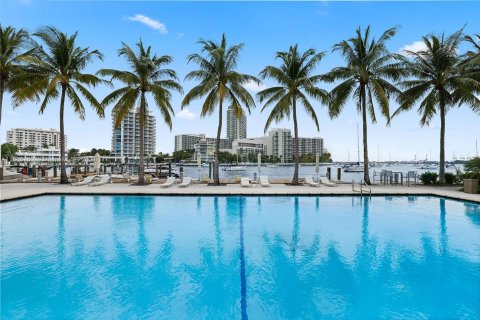 Condo in Miami Beach, Florida, 2 bedrooms  № 1358554 - photo 29