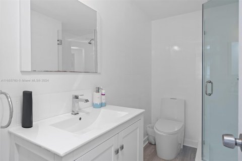 Condo in Miami Beach, Florida, 2 bedrooms  № 1358554 - photo 23