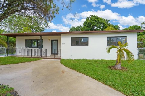 House in Miami, Florida 3 bedrooms, 127.74 sq.m. № 1358512 - photo 16