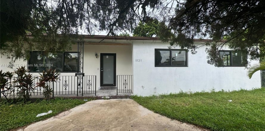 House in Miami, Florida 3 bedrooms, 127.74 sq.m. № 1358512