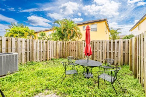 Townhouse in Cutler Bay, Florida 2 bedrooms, 135.45 sq.m. № 1095111 - photo 13