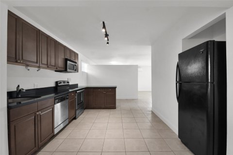 Immobilier commercial à vendre à Hollywood, Floride: 248.33 m2 № 1147056 - photo 22