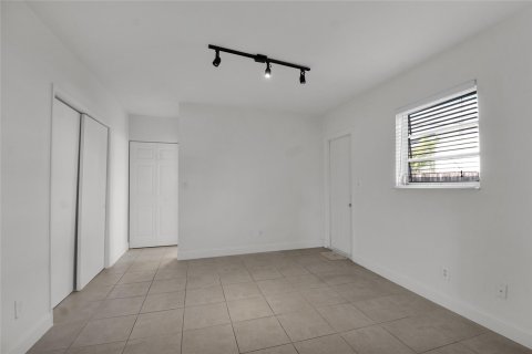 Immobilier commercial à vendre à Hollywood, Floride: 248.33 m2 № 1147056 - photo 23